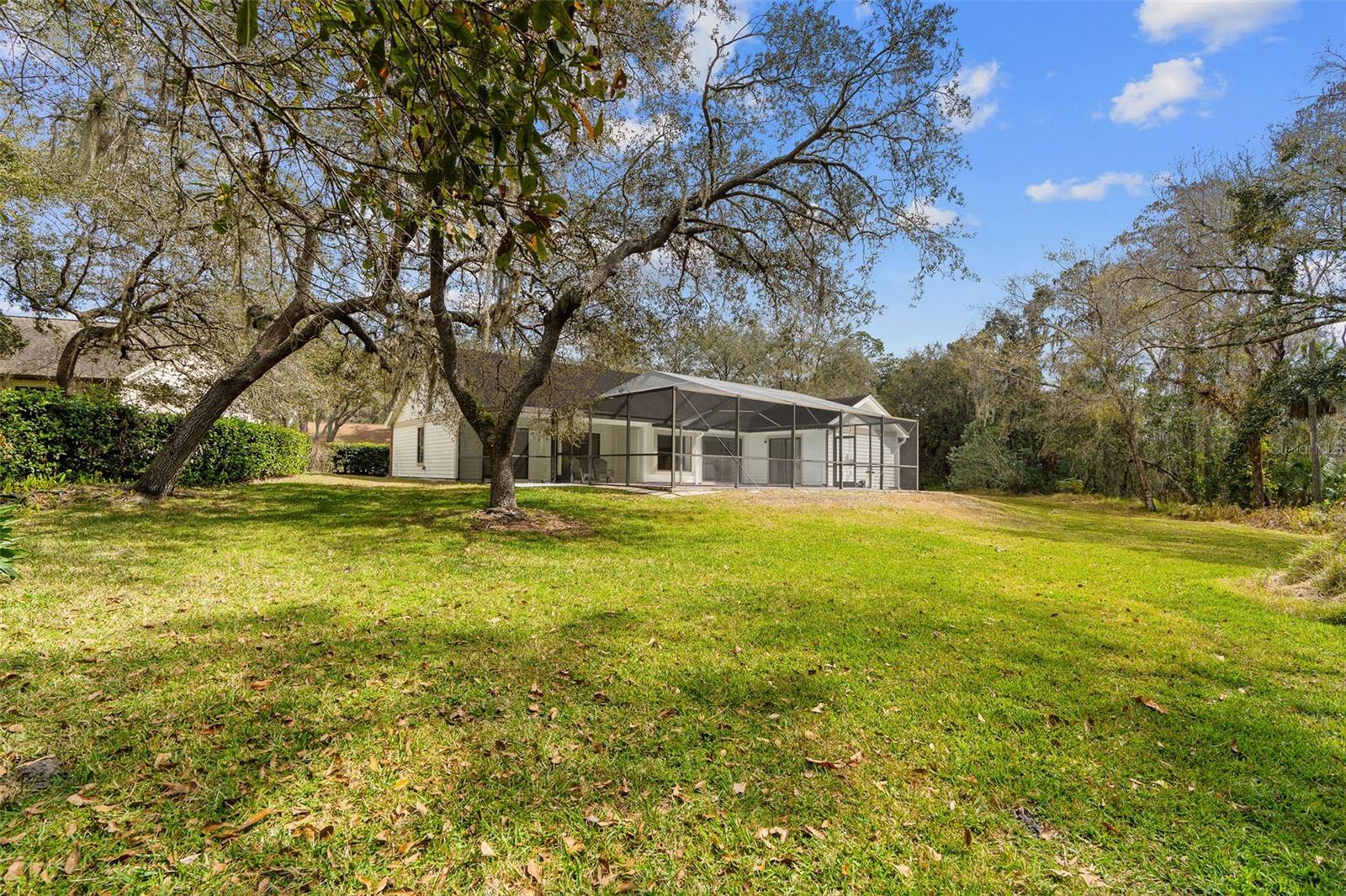 Listing photo id 33 for 346 Carson Lane