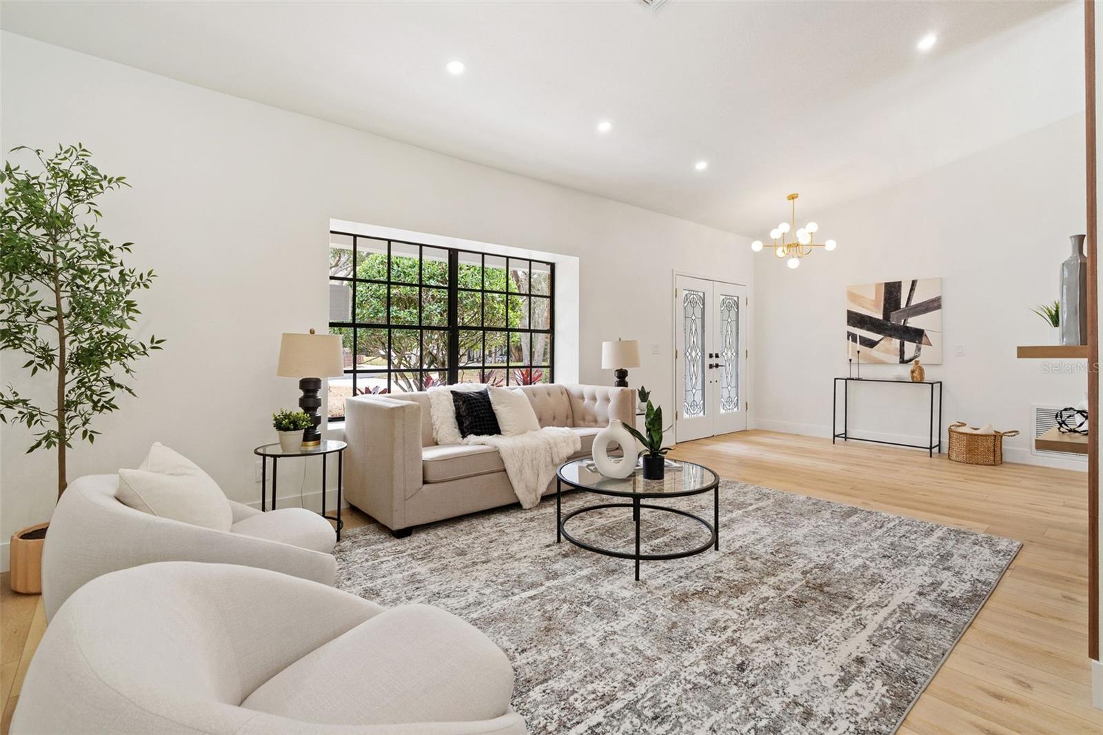 Listing photo id 4 for 346 Carson Lane