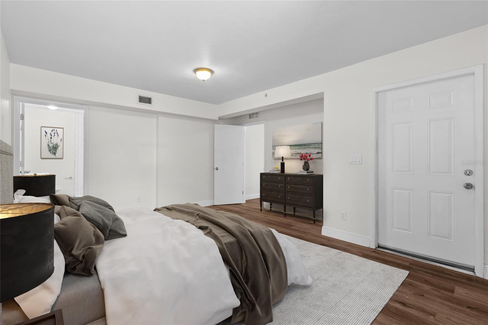 Image 17 of 32 For 4926 Haines Road N