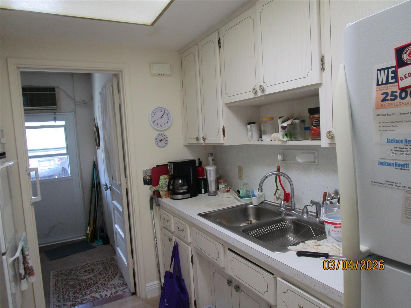 Listing photo id 5 for 5920 18th Street N 8