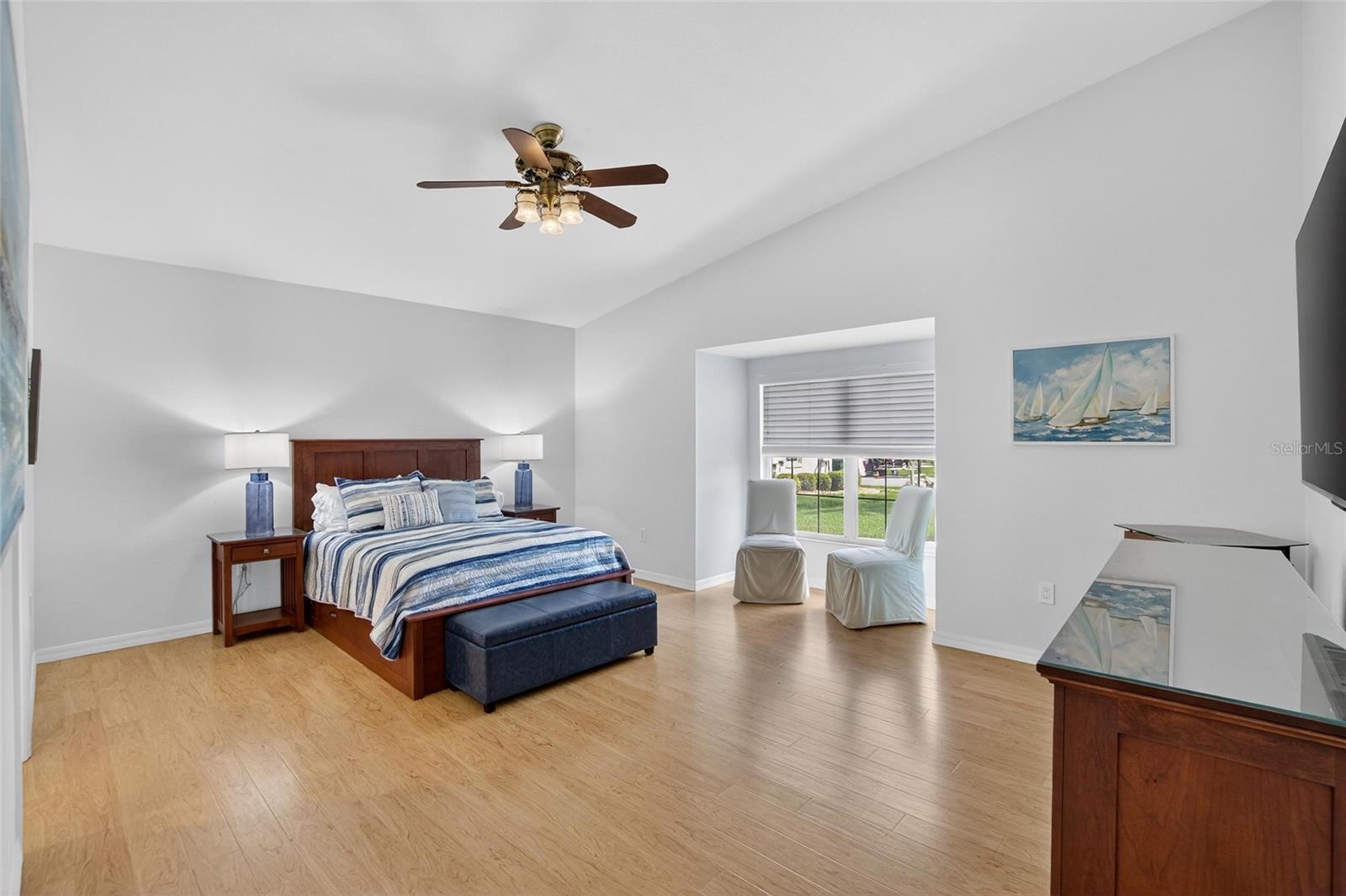 Listing photo id 8 for 4152 Dunmore Drive