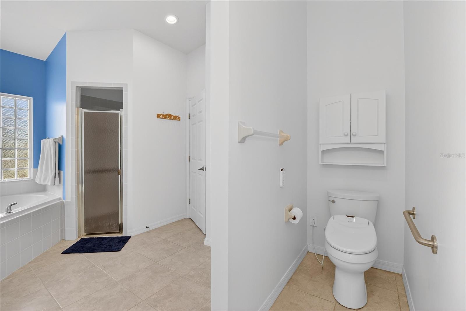 Listing photo id 16 for 4152 Dunmore Drive