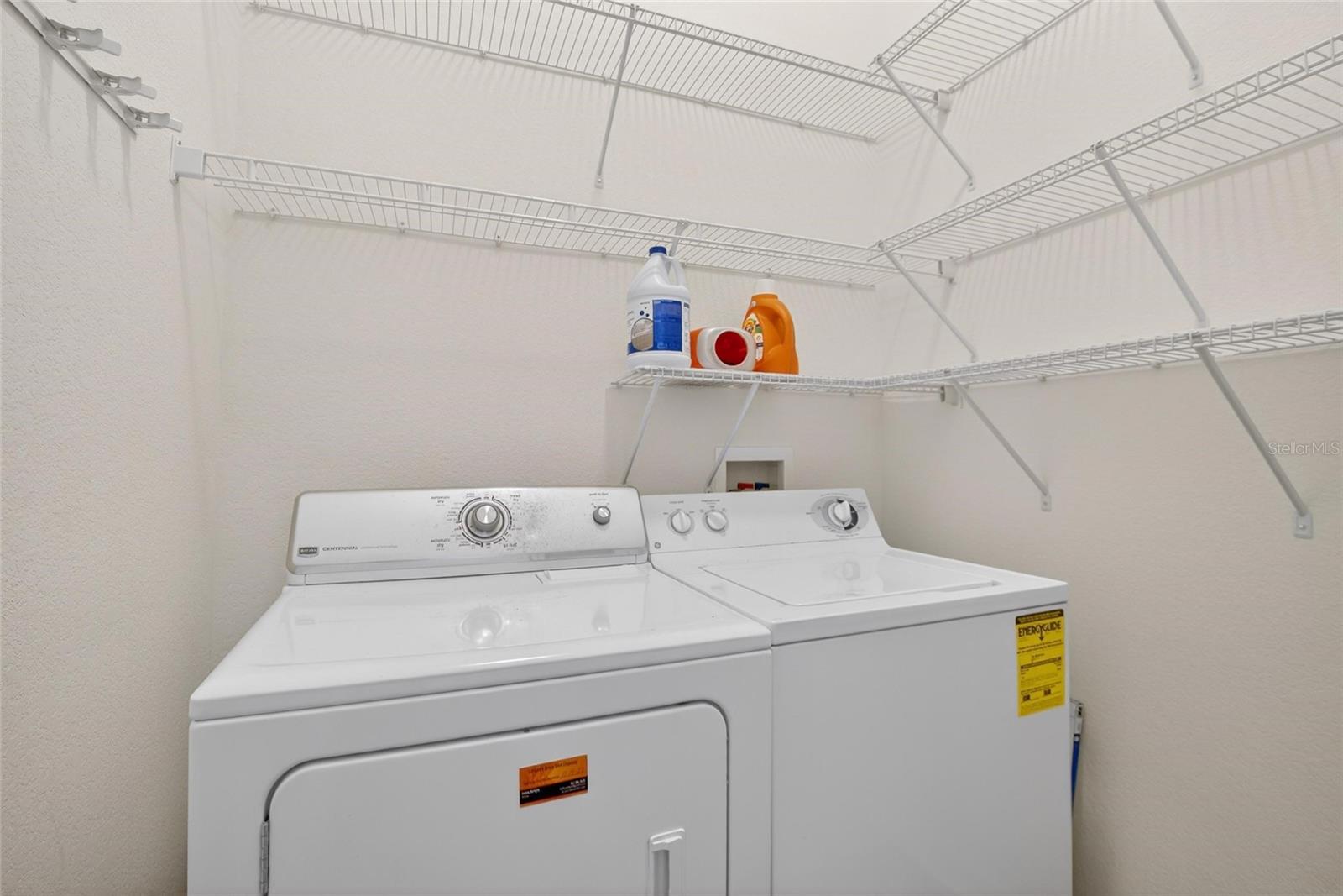 Listing photo id 18 for 4152 Dunmore Drive