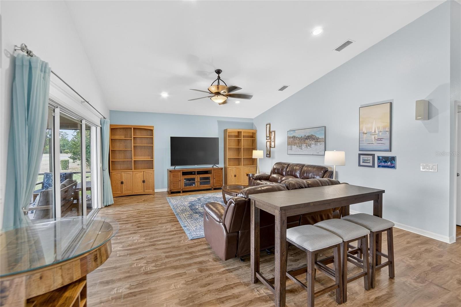 Listing photo id 20 for 4152 Dunmore Drive