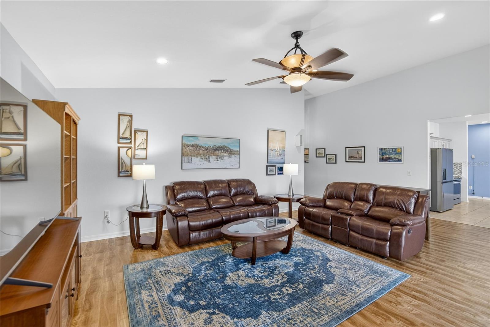 Listing photo id 21 for 4152 Dunmore Drive