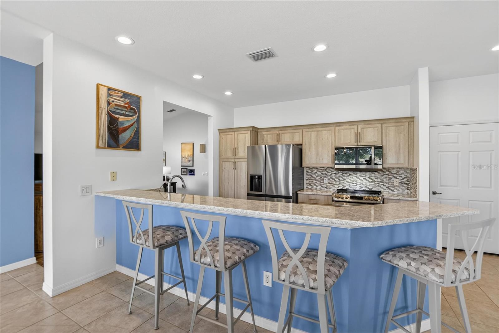 Listing photo id 25 for 4152 Dunmore Drive