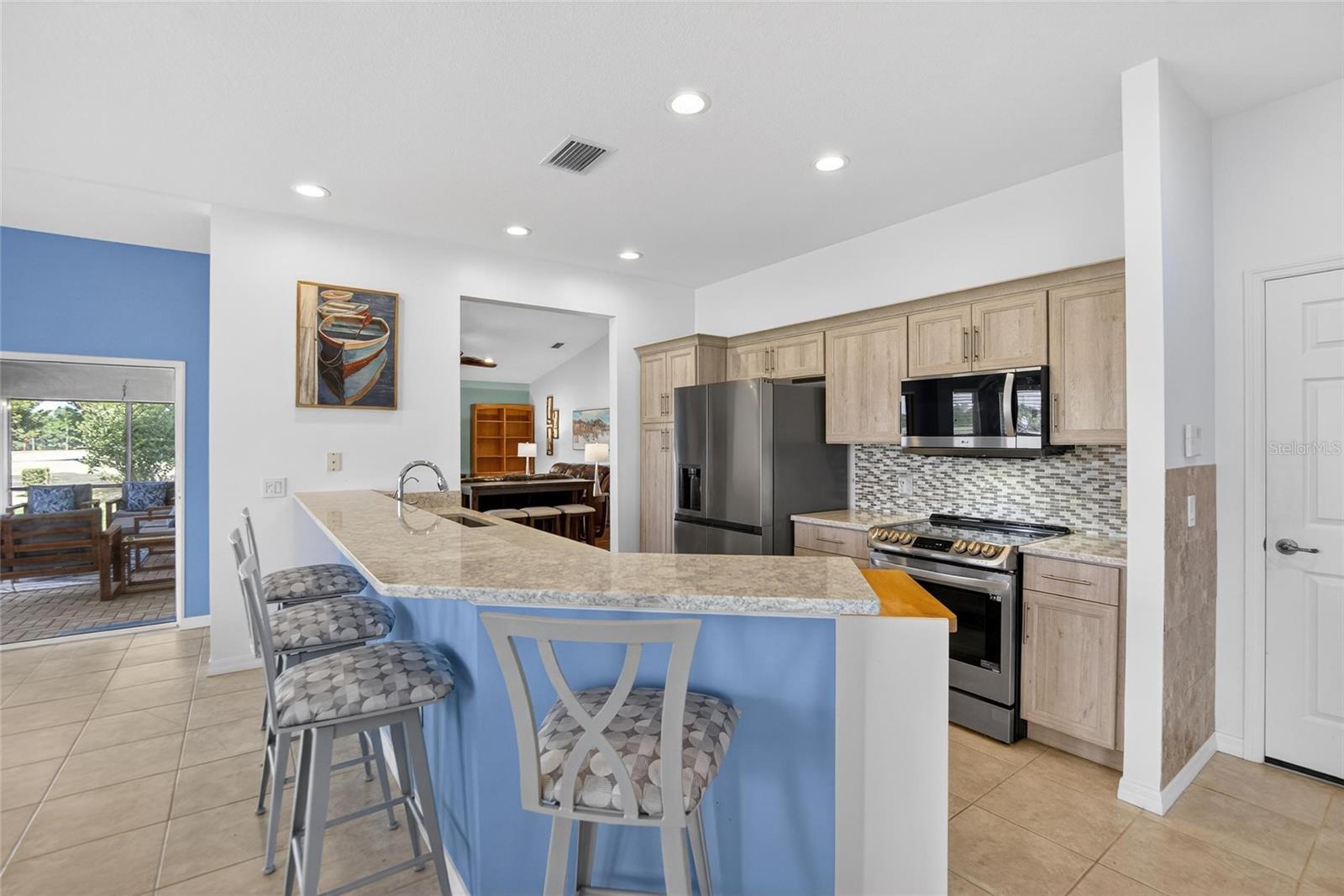 Listing photo id 26 for 4152 Dunmore Drive