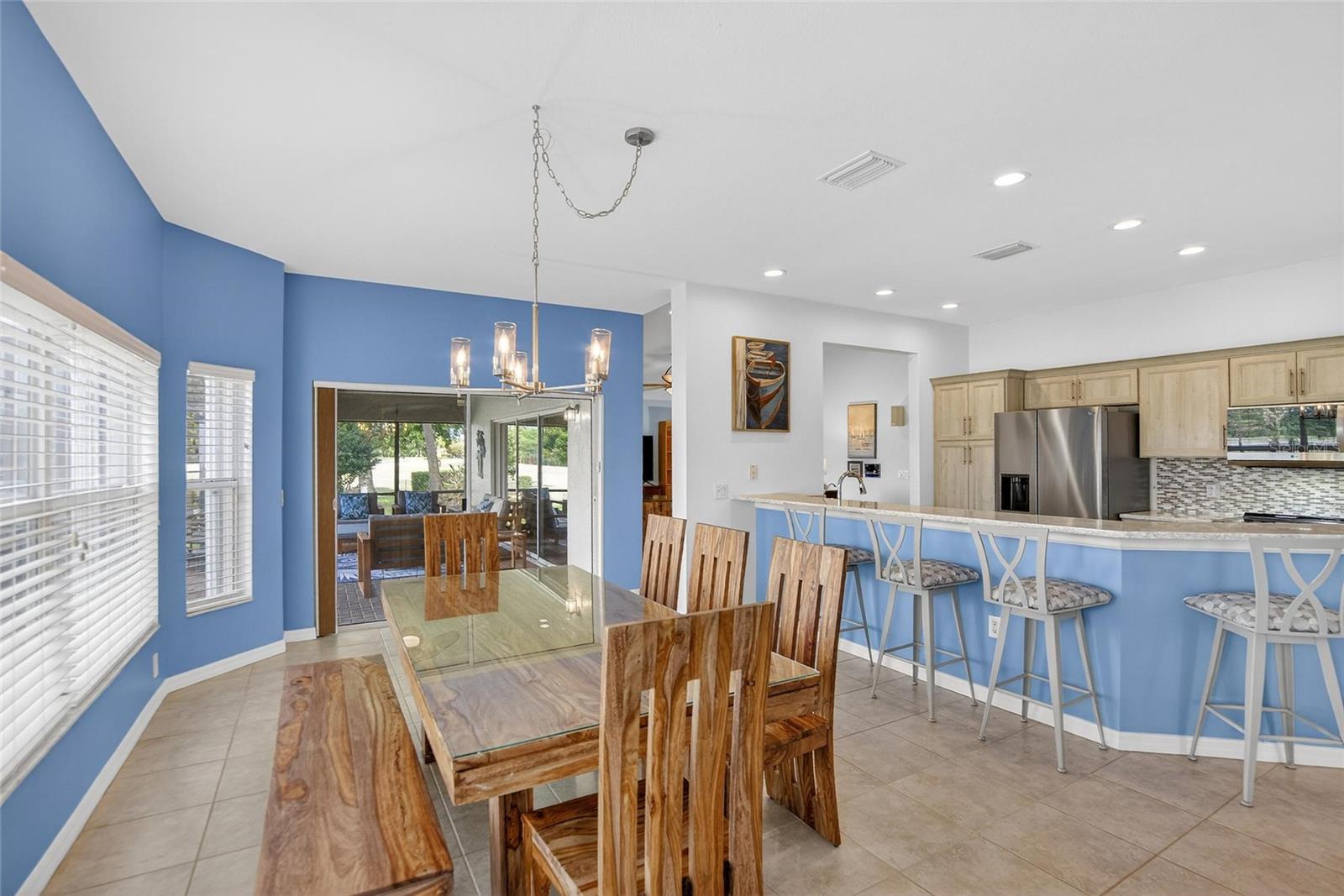 Listing photo id 32 for 4152 Dunmore Drive