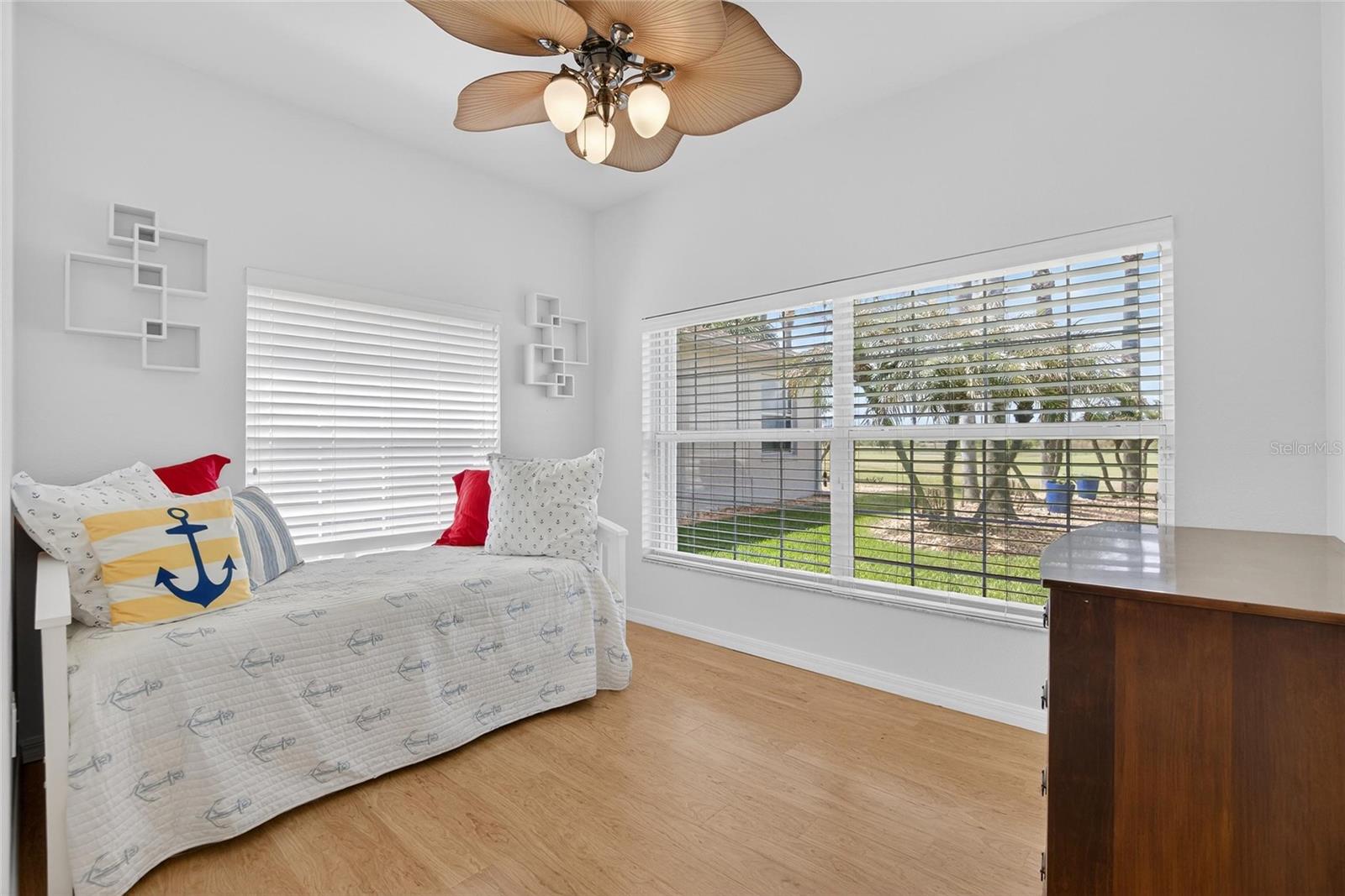 Listing photo id 34 for 4152 Dunmore Drive