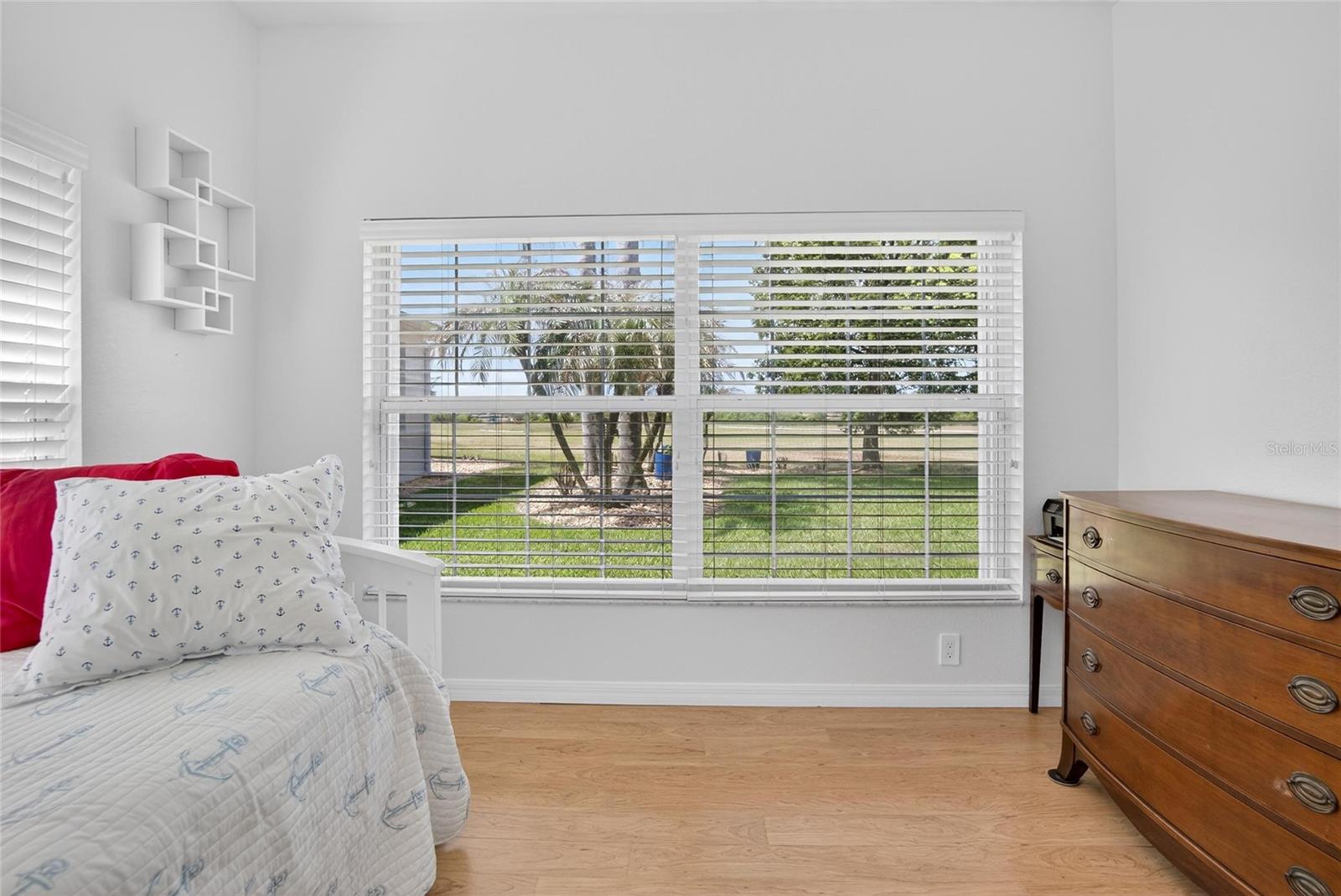 Listing photo id 35 for 4152 Dunmore Drive