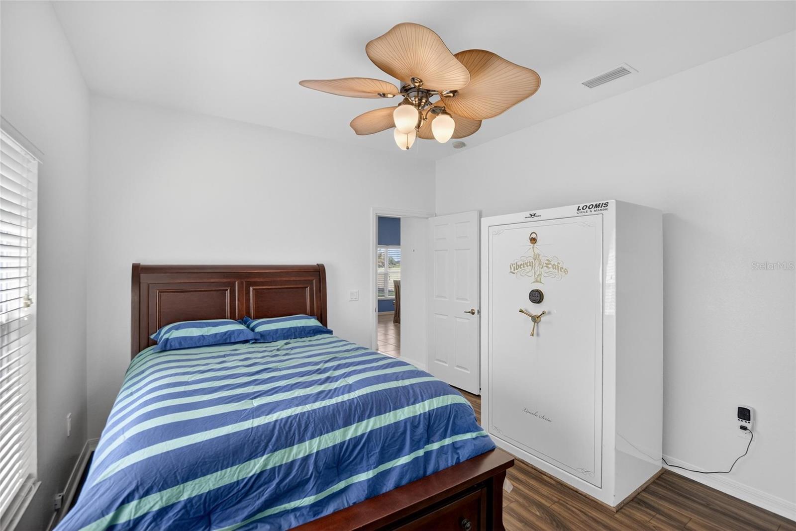 Listing photo id 40 for 4152 Dunmore Drive