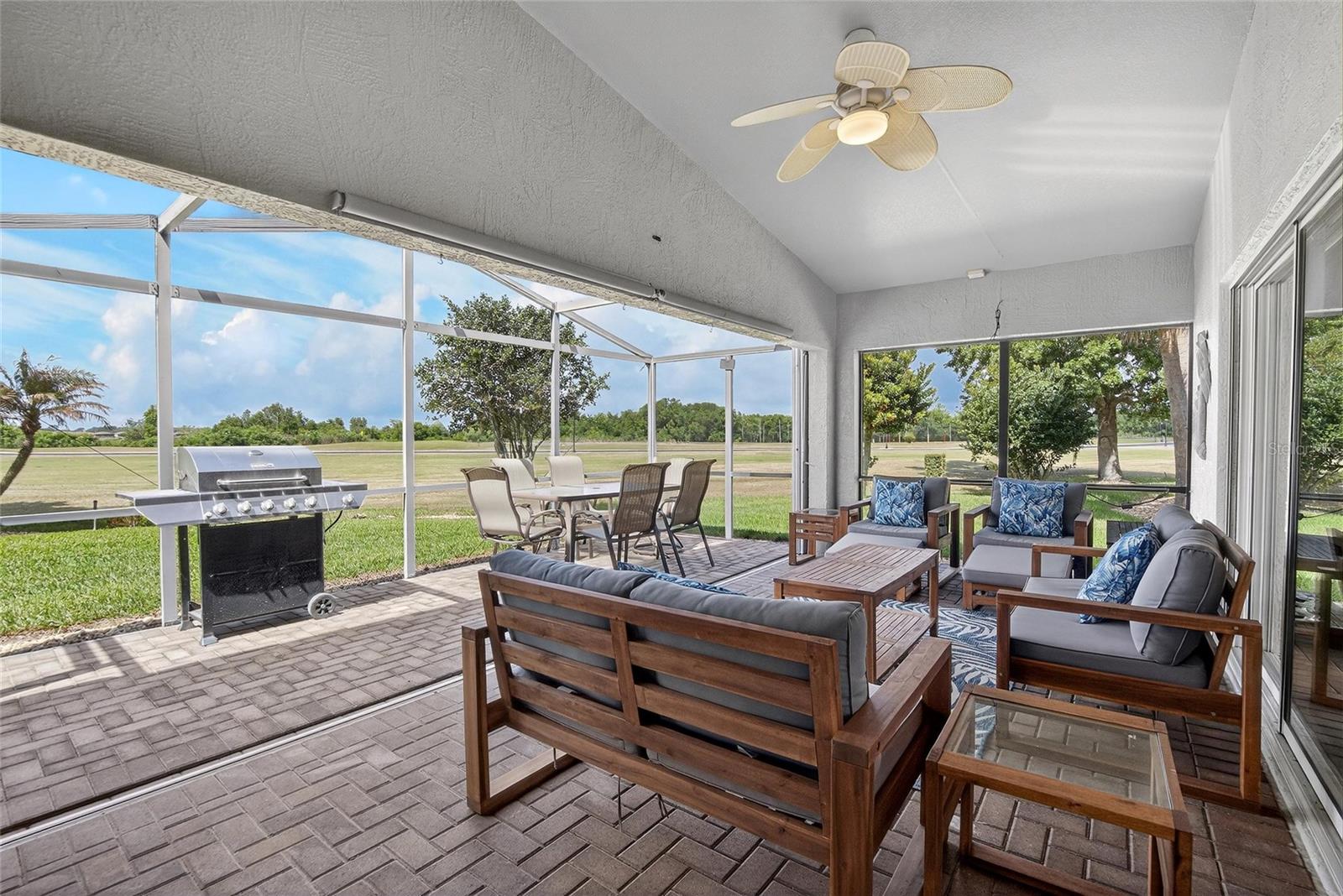 Listing photo id 42 for 4152 Dunmore Drive