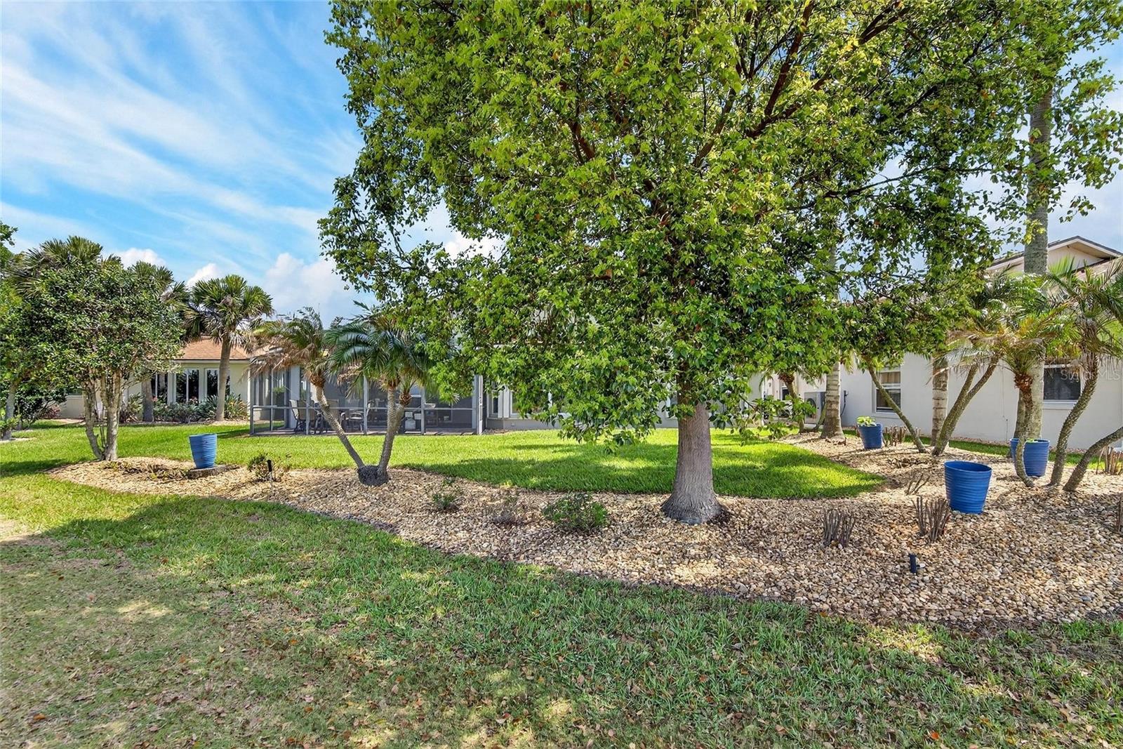 Listing photo id 48 for 4152 Dunmore Drive