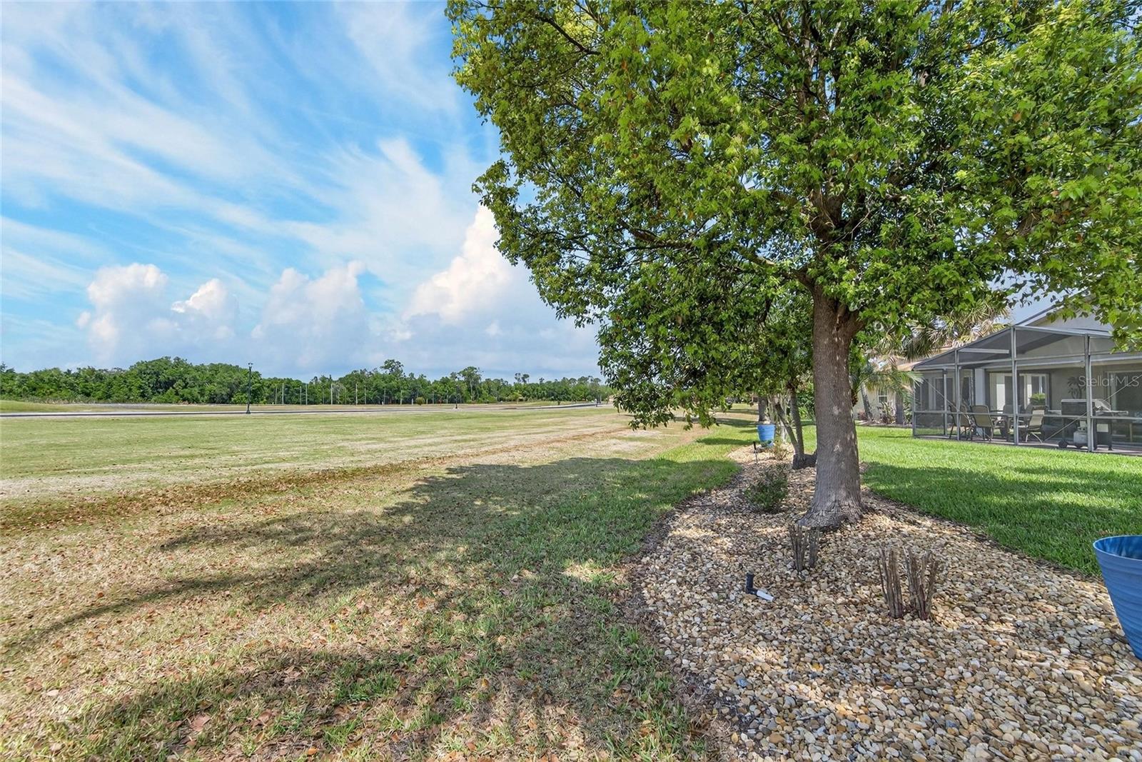 Listing photo id 49 for 4152 Dunmore Drive