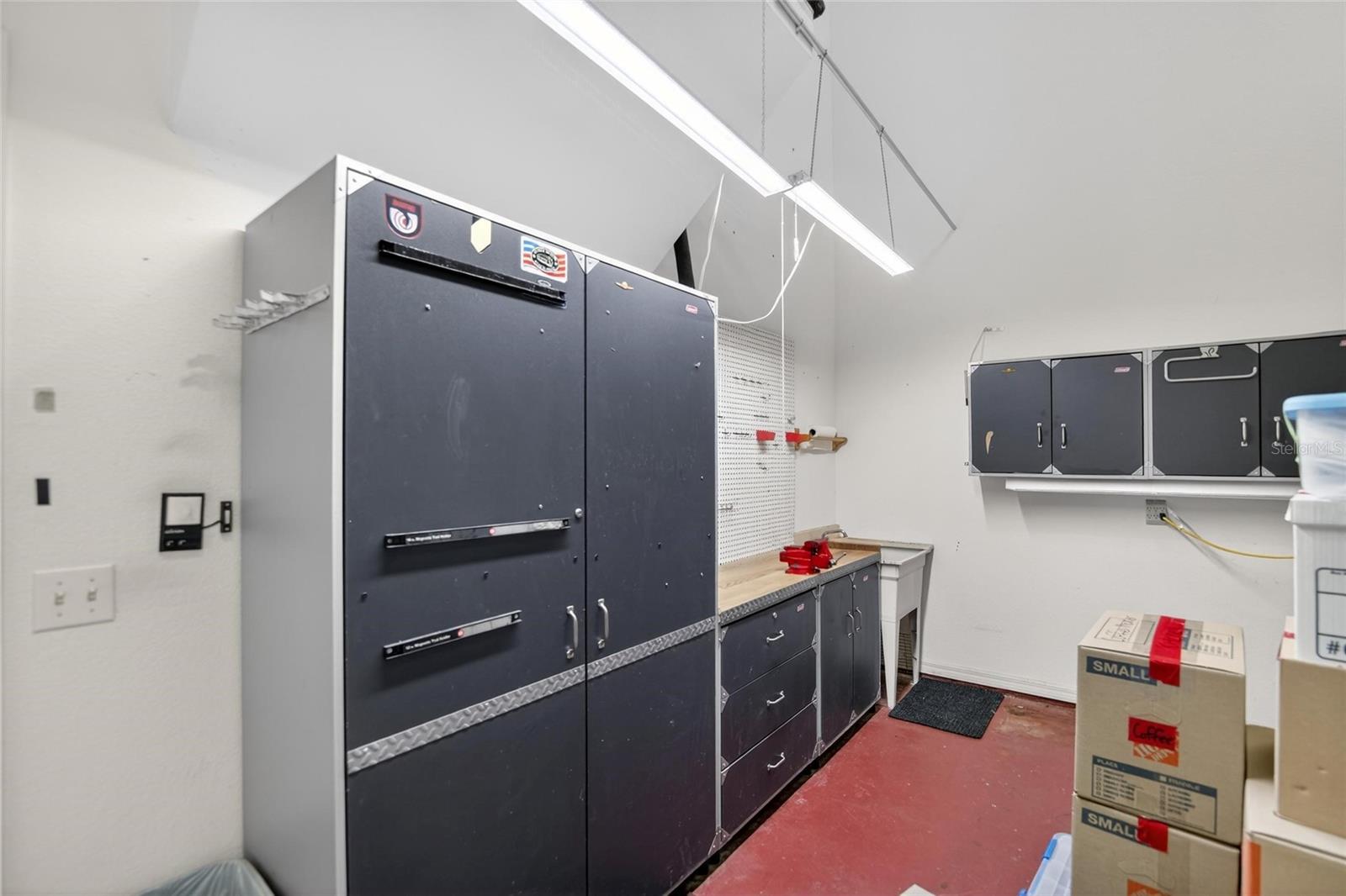 Listing photo id 54 for 4152 Dunmore Drive