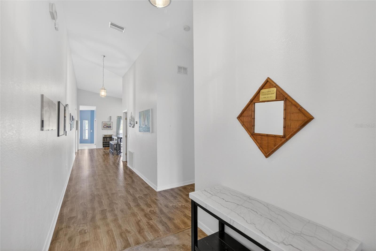 Listing photo id 7 for 4152 Dunmore Drive