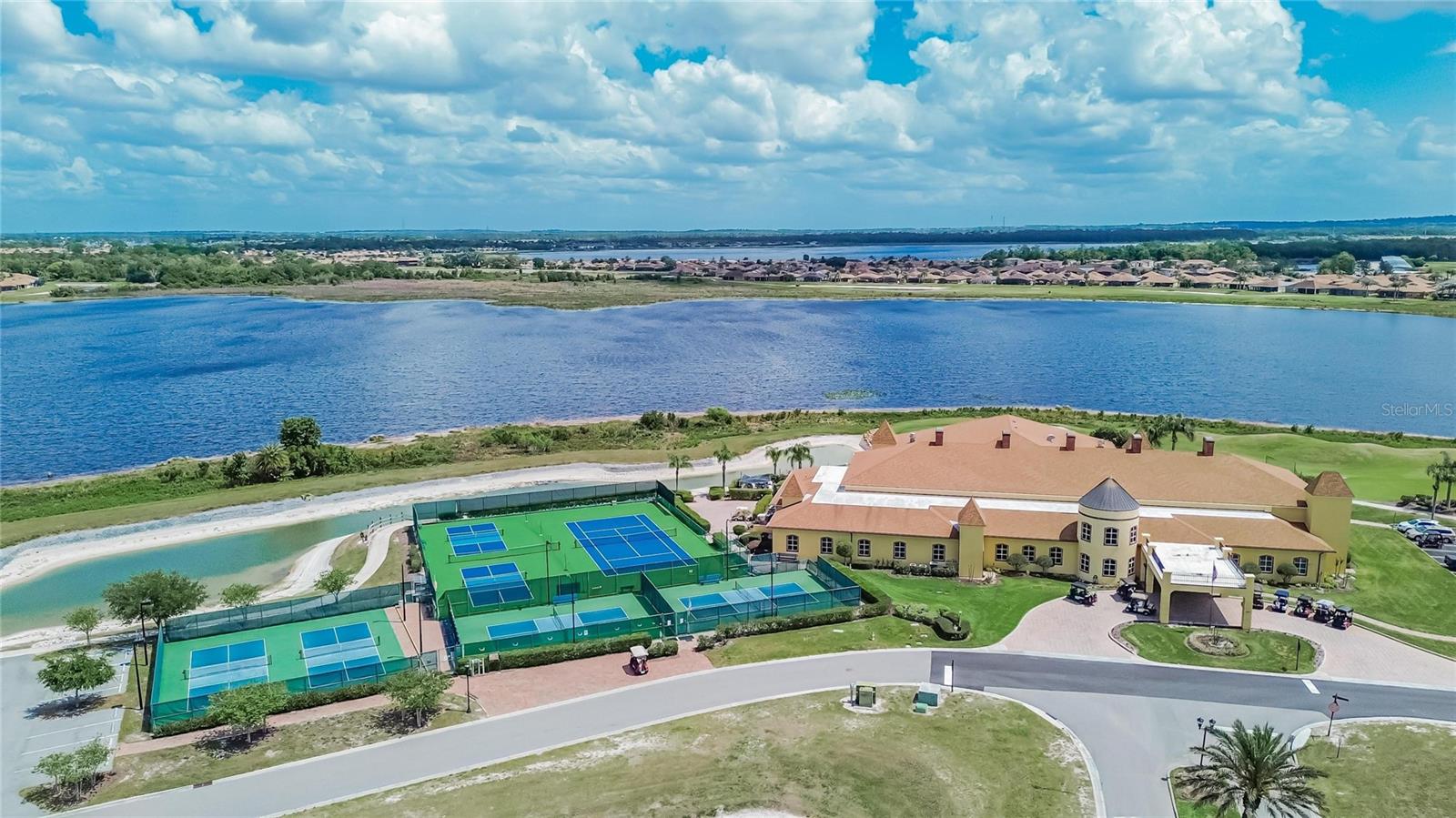 Listing photo id 91 for 4152 Dunmore Drive