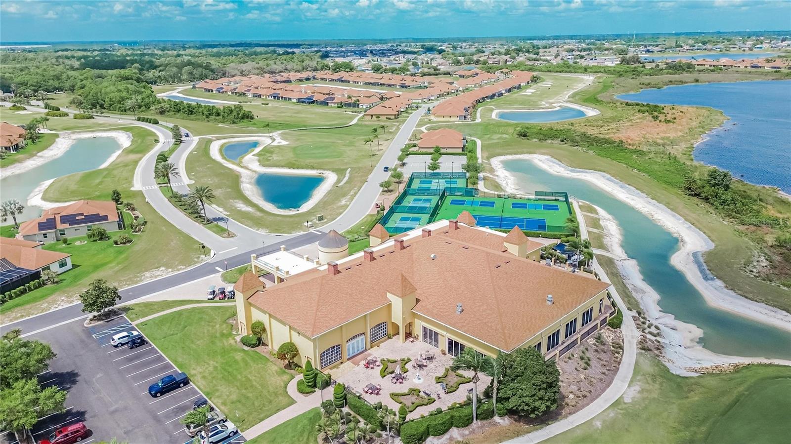 Listing photo id 94 for 4152 Dunmore Drive