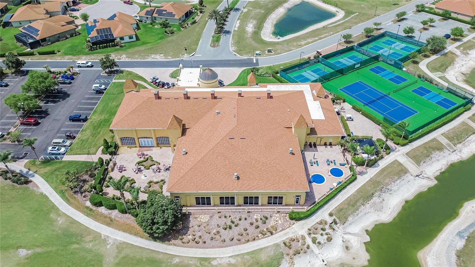 Listing photo id 95 for 4152 Dunmore Drive