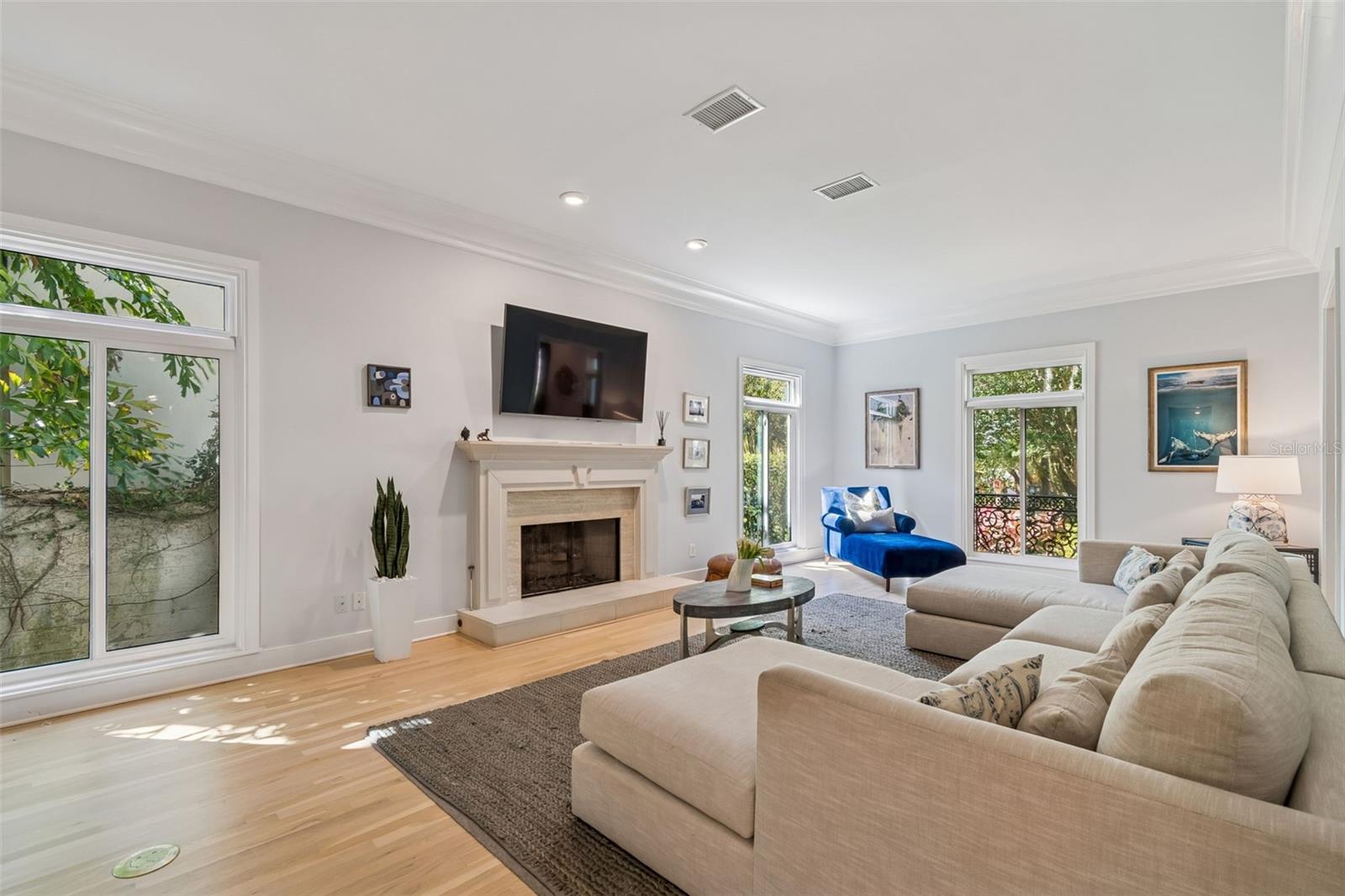 Image 14 of 51 For 5210 Crescent Drive