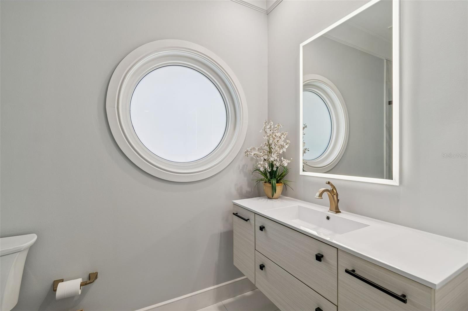 Image 36 of 51 For 5210 Crescent Drive