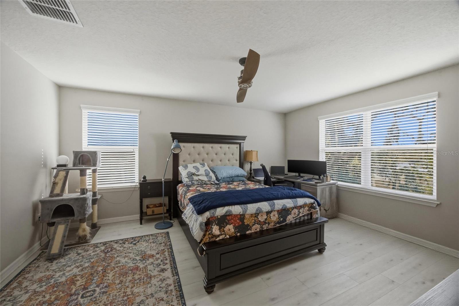 Image 16 of 35 For 5324 Sylvester Loop