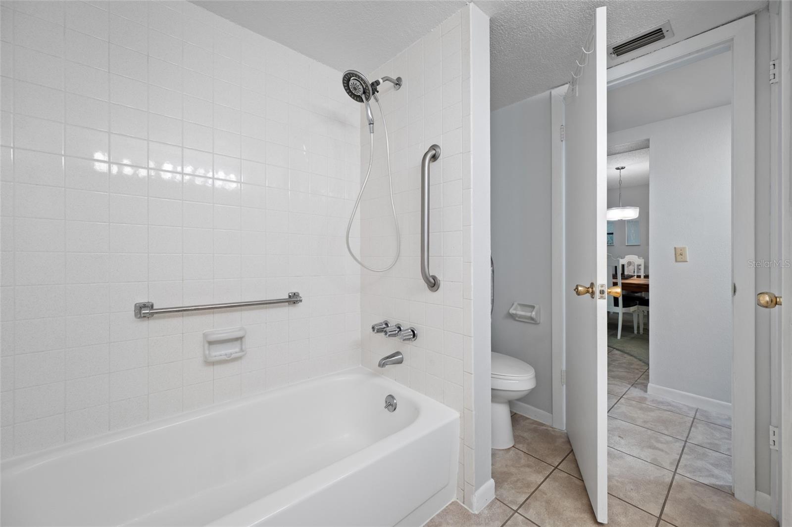 Image 14 of 38 For 820 Virginia Street 206