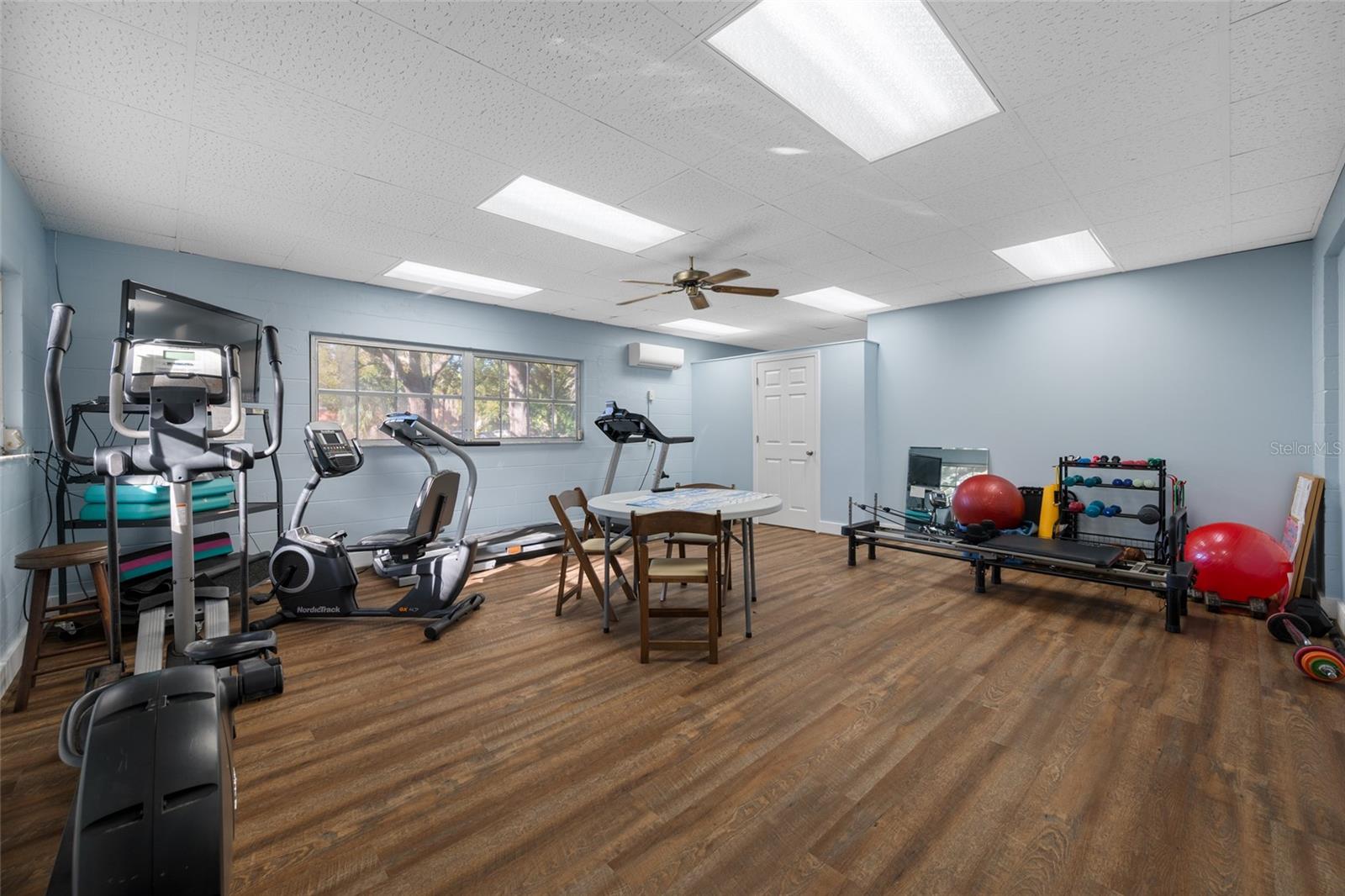 Image 29 of 38 For 820 Virginia Street 206