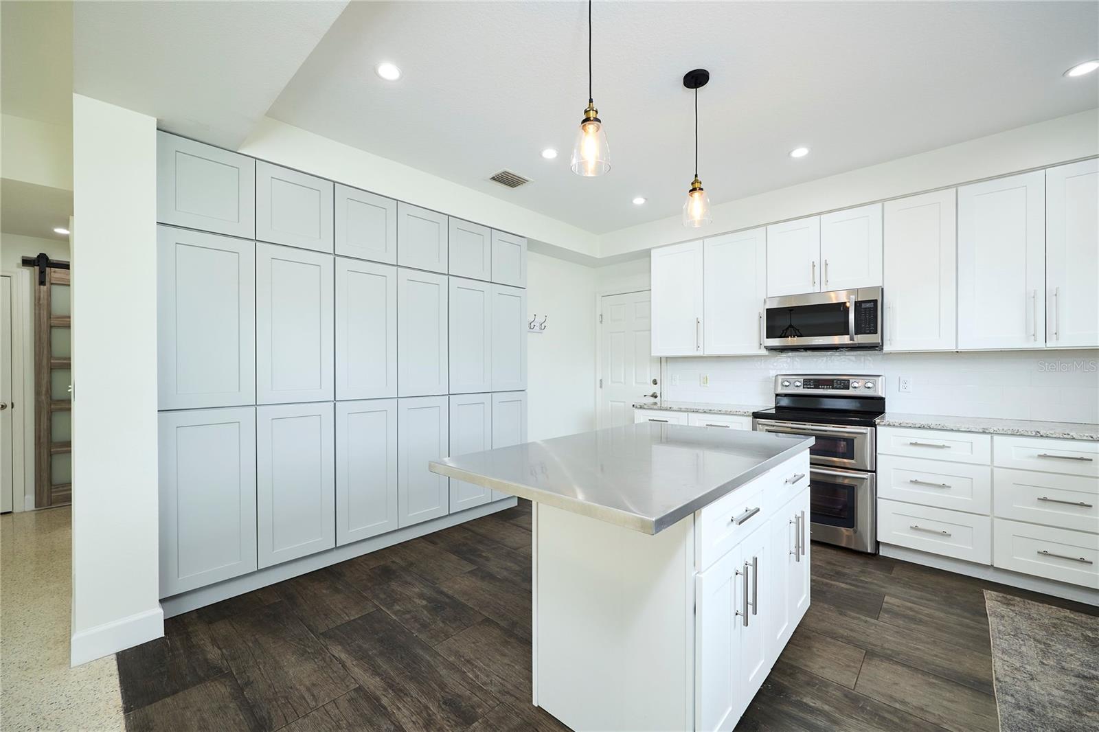 Listing photo id 9 for 3312 Nakora Drive