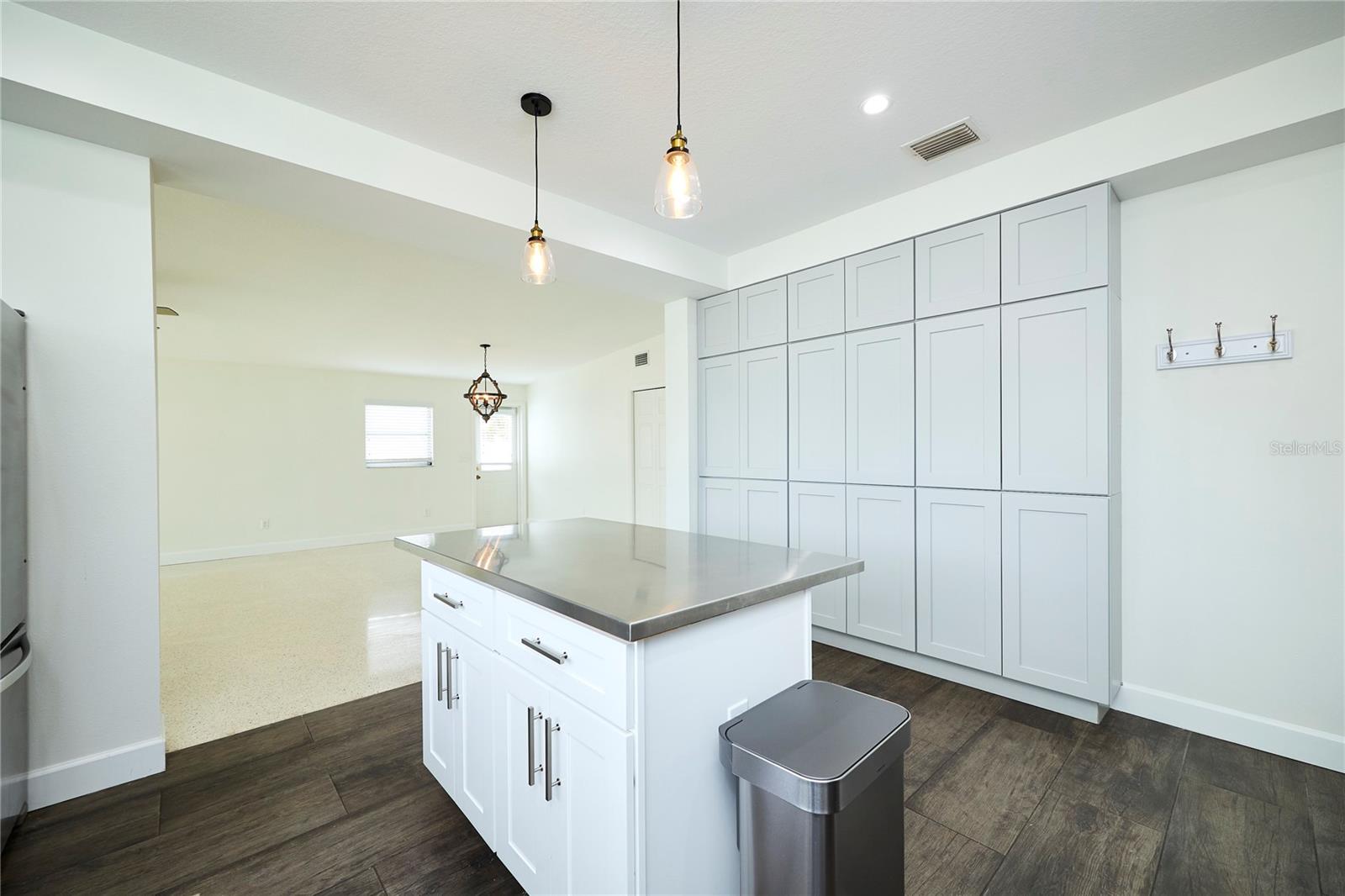 Listing photo id 10 for 3312 Nakora Drive