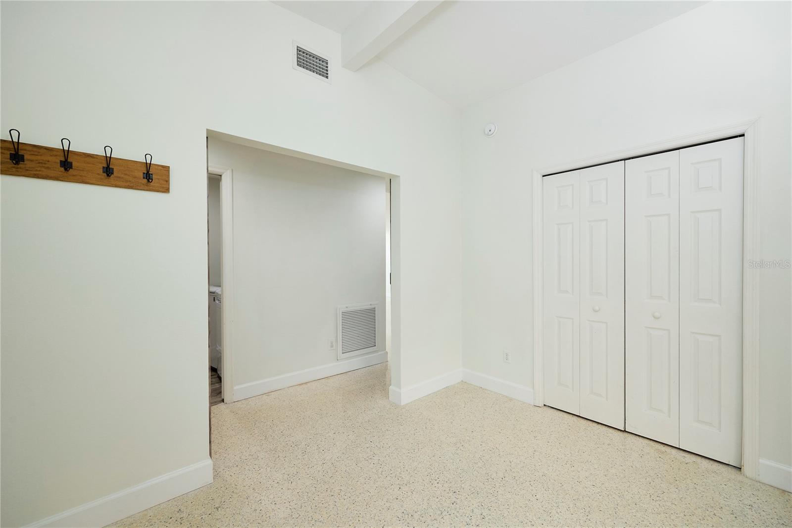 Listing photo id 17 for 3312 Nakora Drive