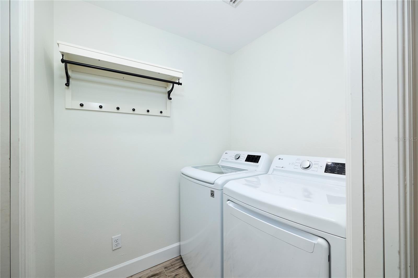 Listing photo id 20 for 3312 Nakora Drive