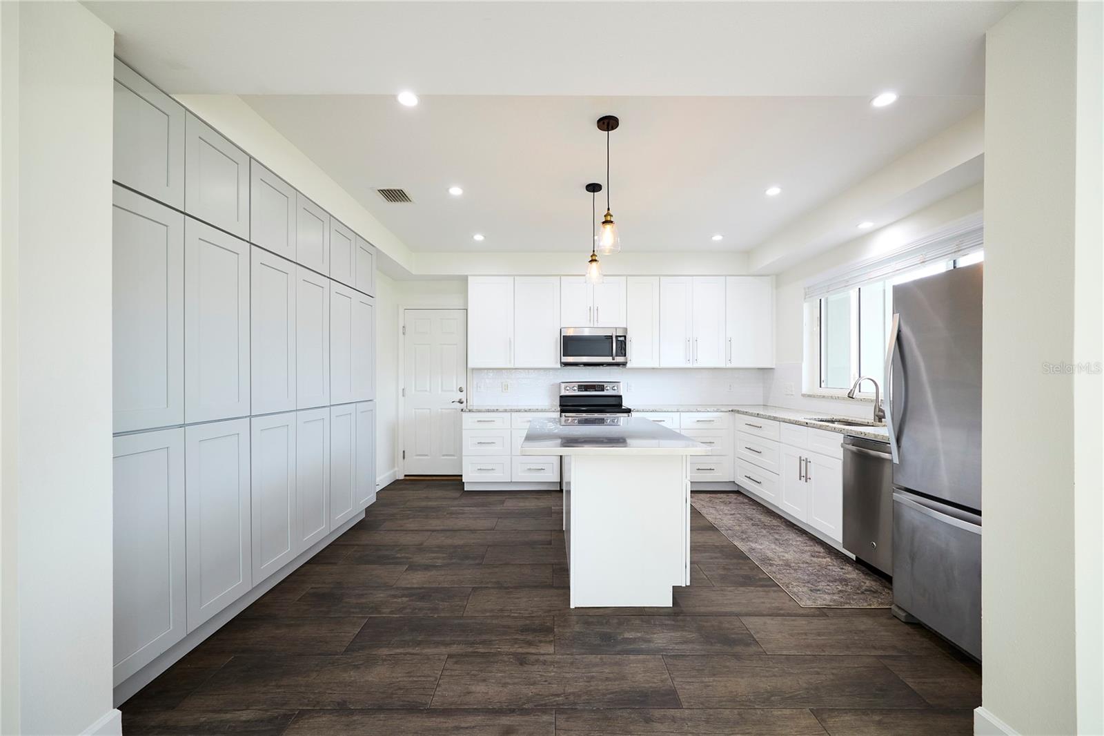 Listing photo id 7 for 3312 Nakora Drive