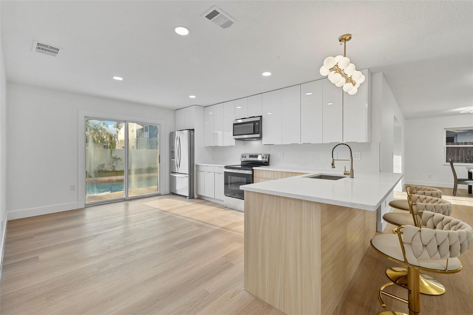 Image 10 of 66 For 5700 Venetian Boulevard Ne