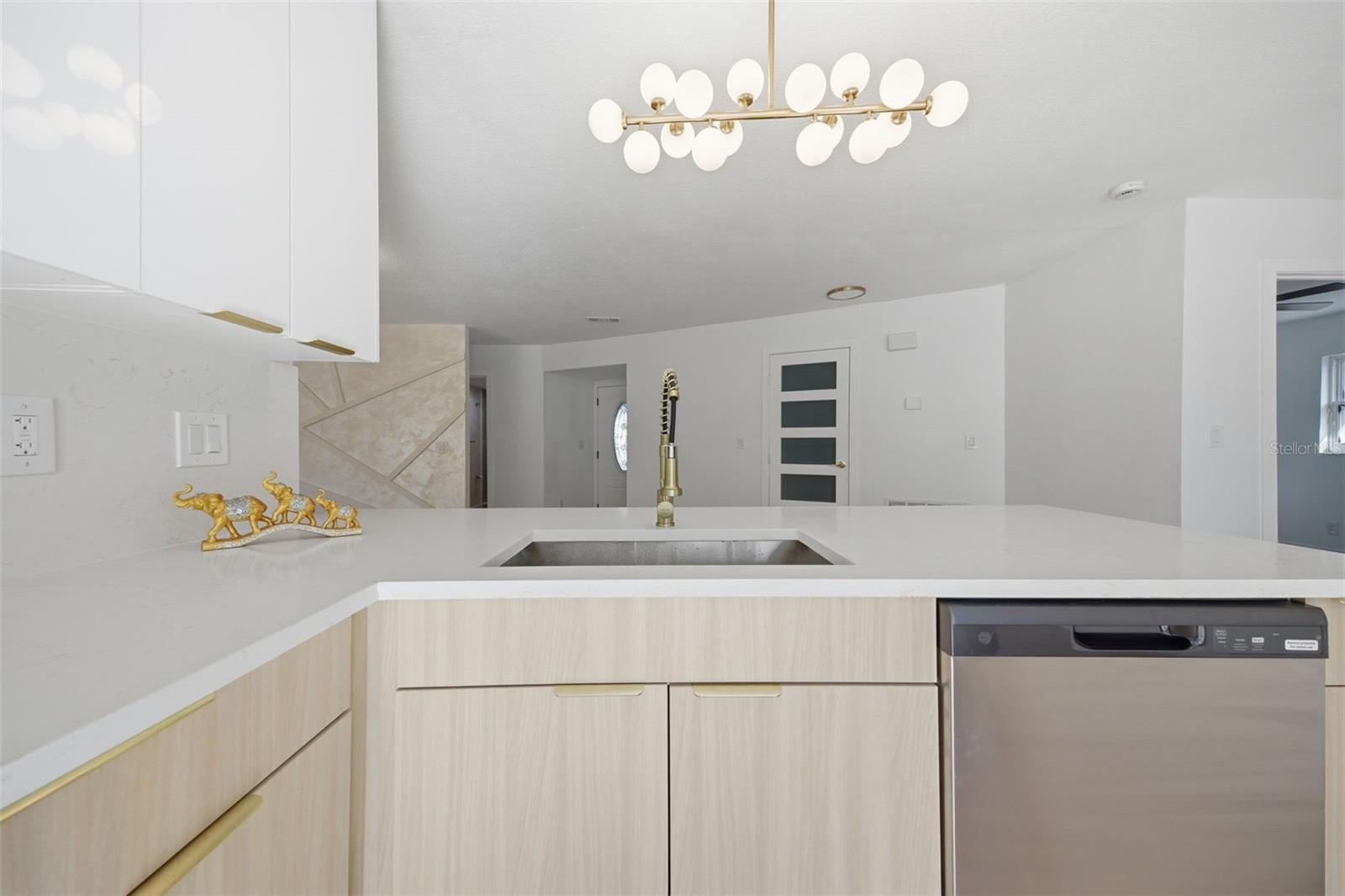 Image 11 of 66 For 5700 Venetian Boulevard Ne