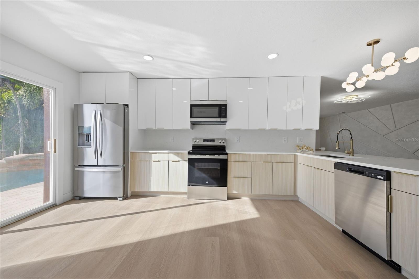 Image 13 of 66 For 5700 Venetian Boulevard Ne