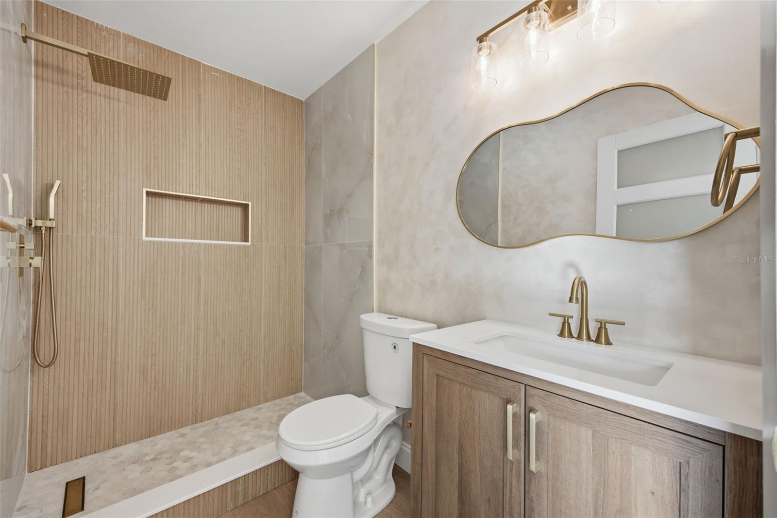 Image 17 of 66 For 5700 Venetian Boulevard Ne