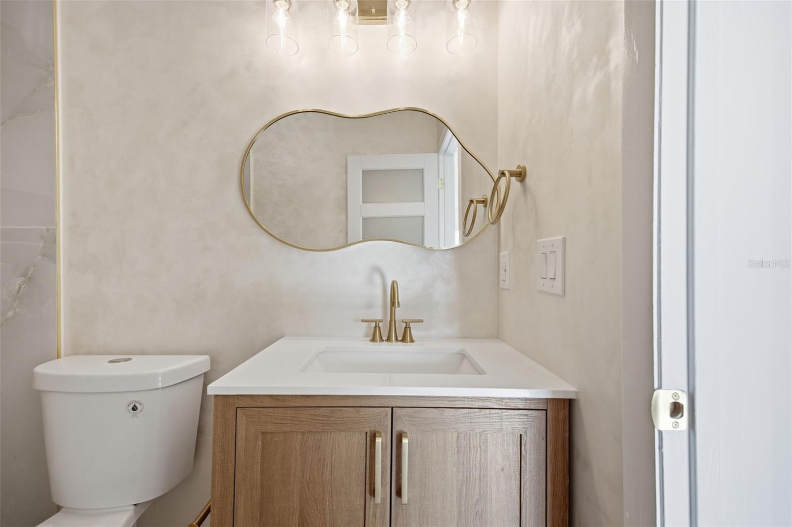 Image 19 of 66 For 5700 Venetian Boulevard Ne