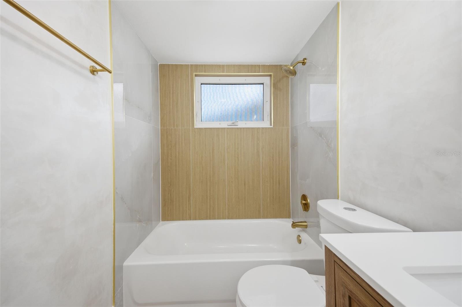 Image 33 of 66 For 5700 Venetian Boulevard Ne