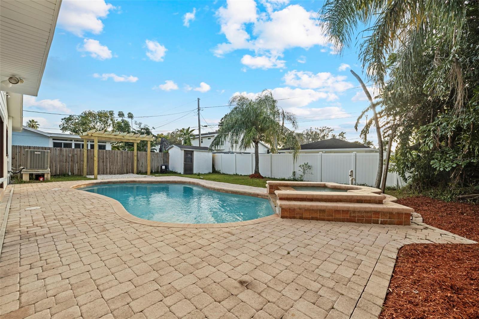 Image 42 of 66 For 5700 Venetian Boulevard Ne