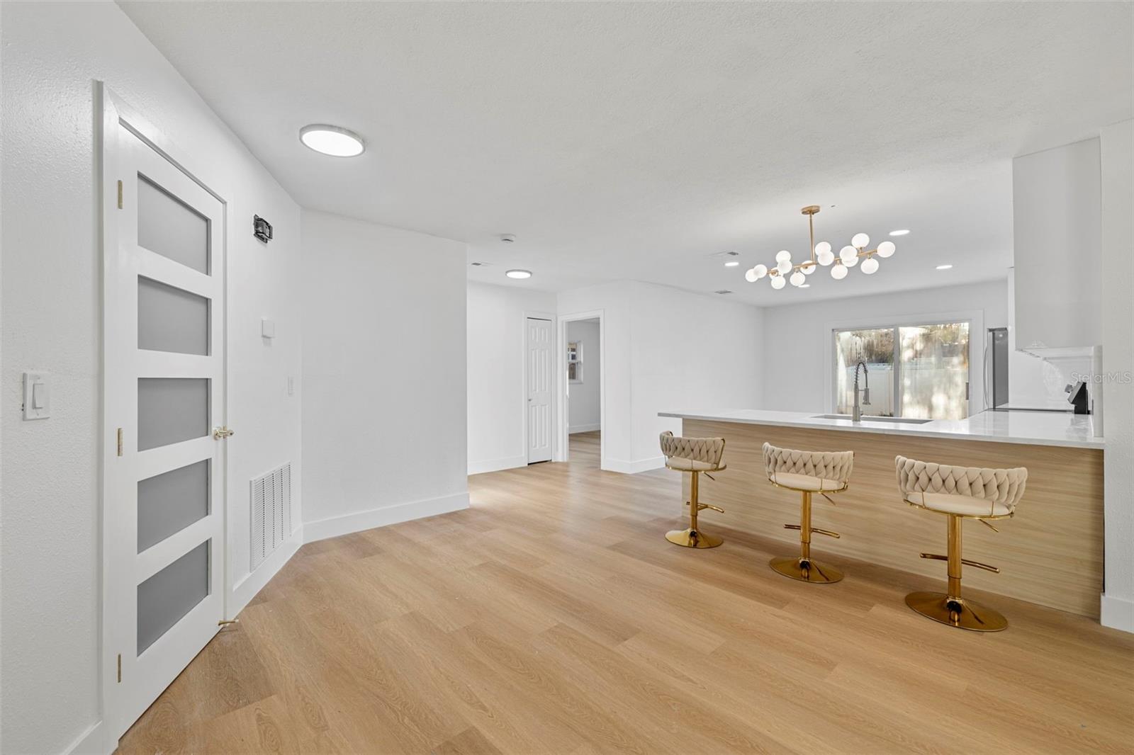 Image 8 of 66 For 5700 Venetian Boulevard Ne