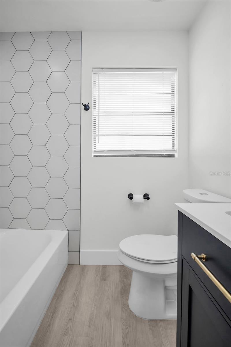 Image 10 of 39 For 4000 Grove Street S