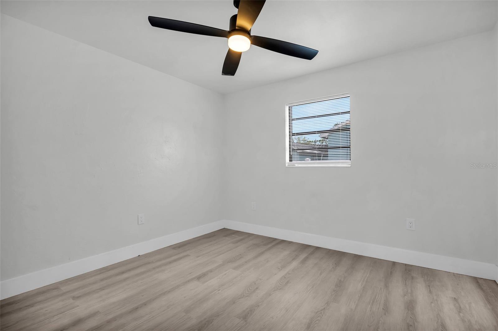 Image 11 of 39 For 4000 Grove Street S