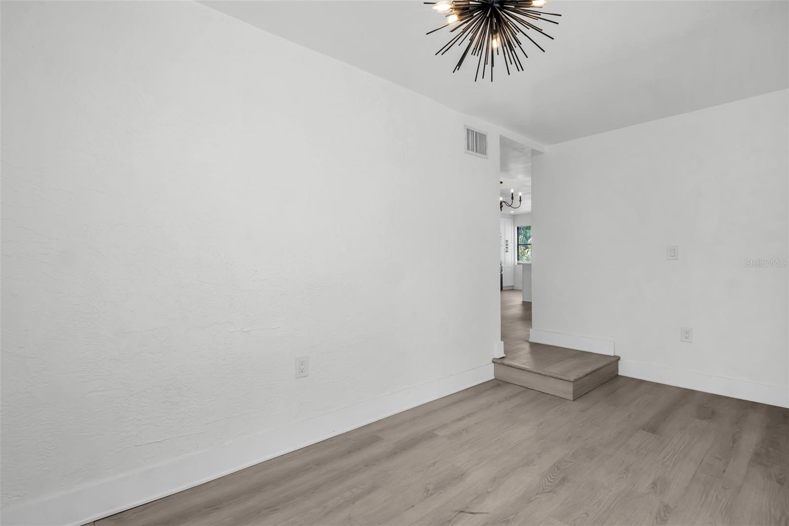 Image 15 of 39 For 4000 Grove Street S