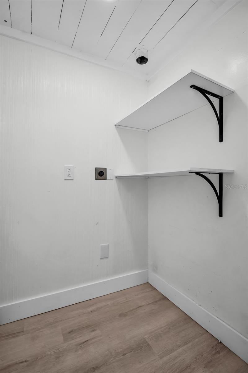 Image 23 of 39 For 4000 Grove Street S