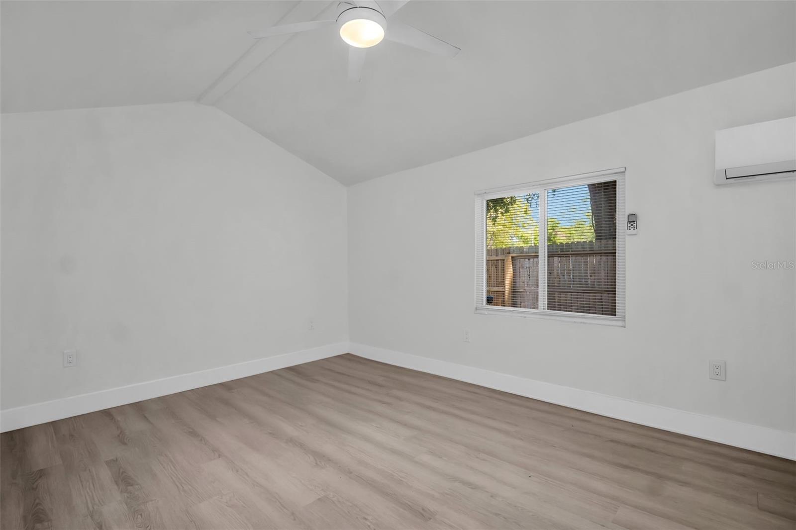 Image 25 of 39 For 4000 Grove Street S