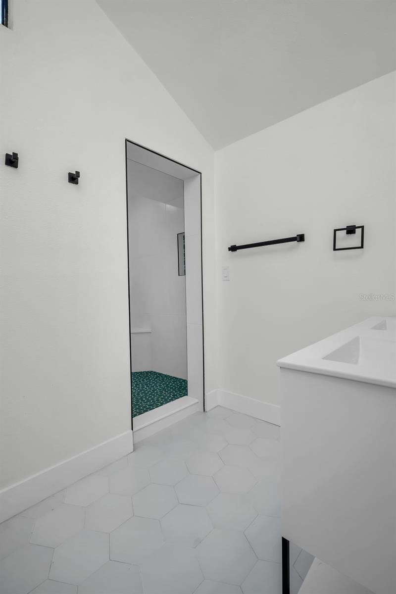 Image 31 of 39 For 4000 Grove Street S