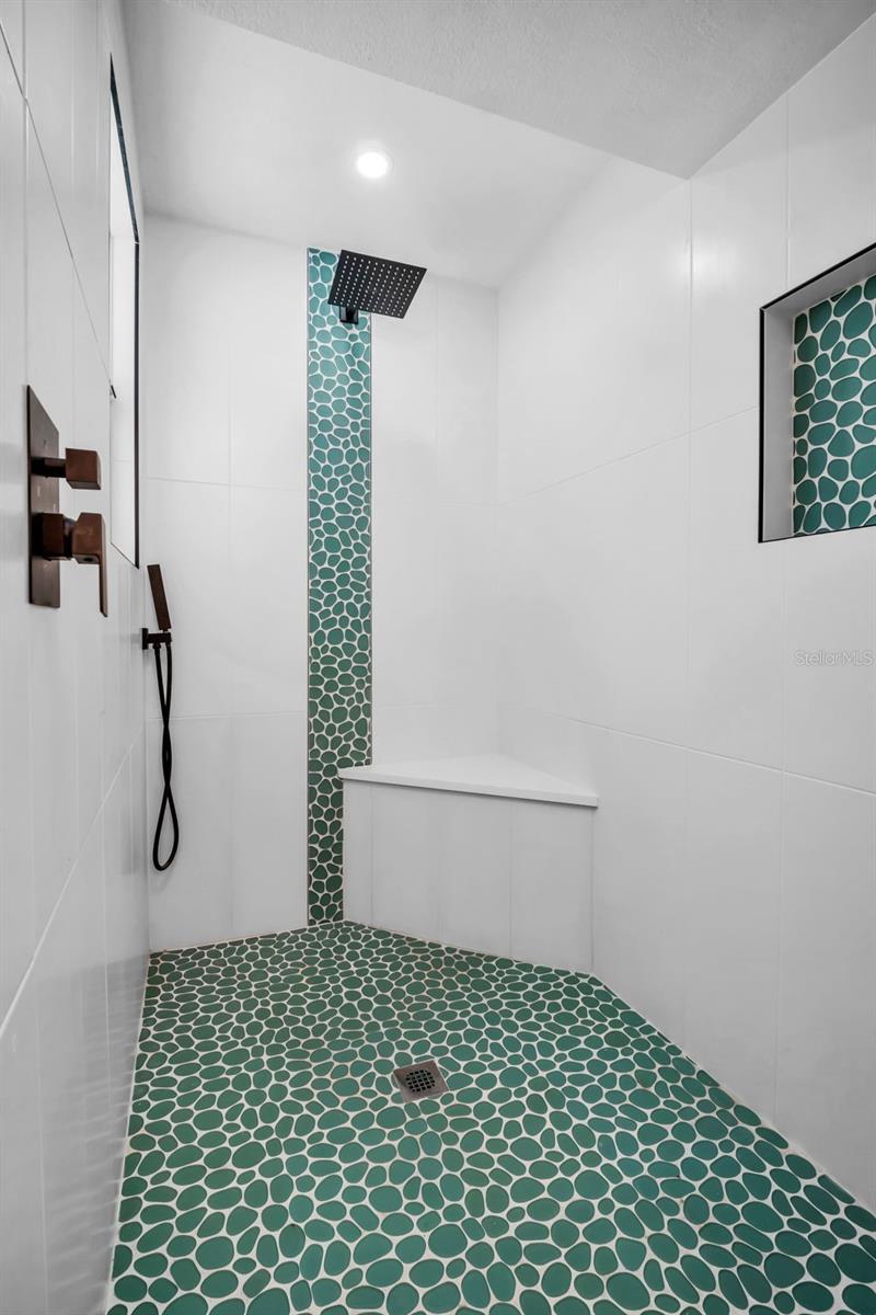 Image 32 of 39 For 4000 Grove Street S