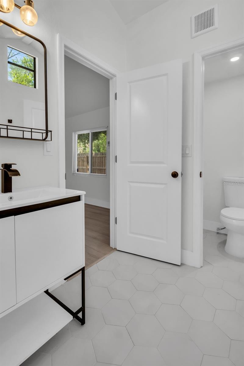 Image 33 of 39 For 4000 Grove Street S