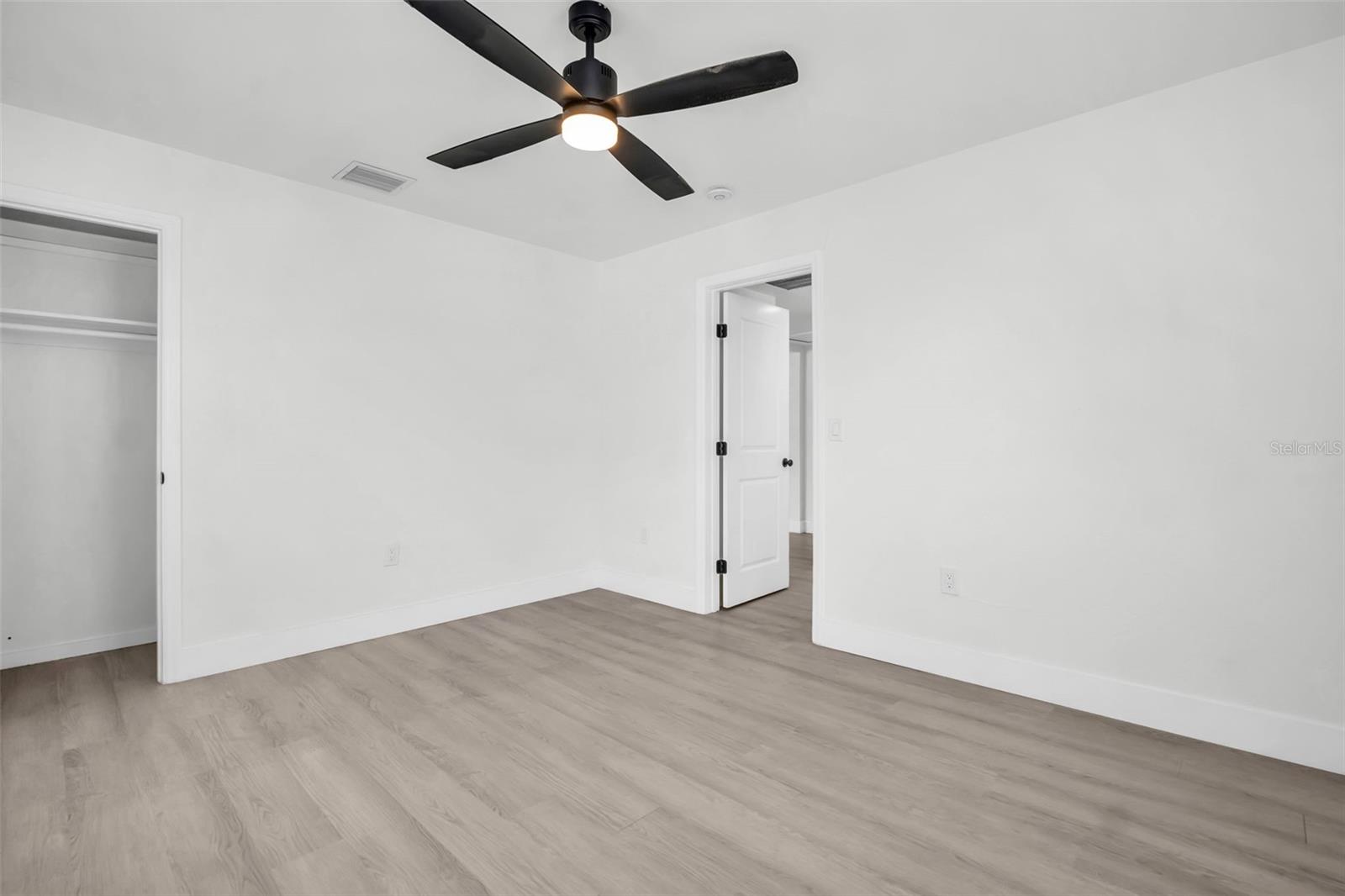 Image 8 of 39 For 4000 Grove Street S